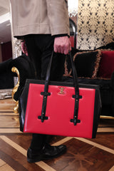 エンジ×ブラック